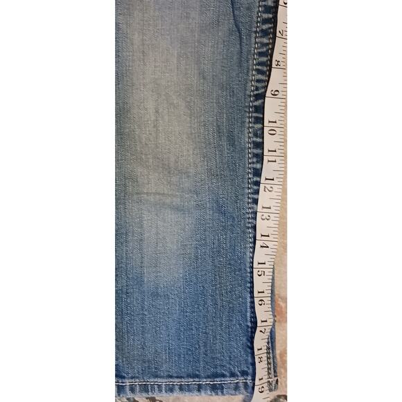 Miss Me Women's Denim Capris with Embroidered back pockets Size 27 - Picture 6 of 8